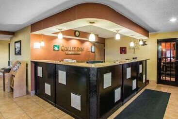 هتل Quality Inn Central Wisconsin Airport