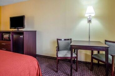 هتل Quality Inn Central Wisconsin Airport