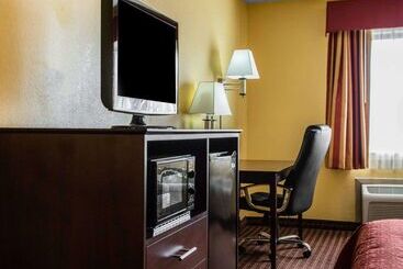 هتل Quality Inn Central Wisconsin Airport