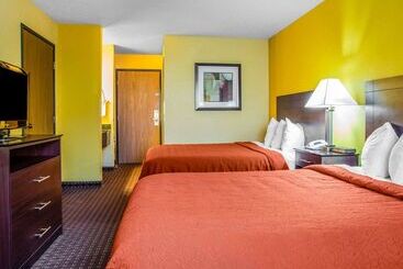 هتل Quality Inn Central Wisconsin Airport
