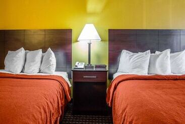 هتل Quality Inn Central Wisconsin Airport