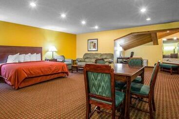 هتل Quality Inn Central Wisconsin Airport