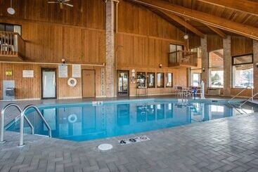 هتل Quality Inn Central Wisconsin Airport