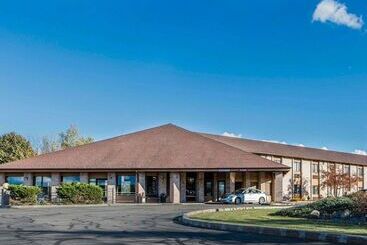 هتل Quality Inn Central Wisconsin Airport
