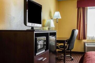 هتل Quality Inn Central Wisconsin Airport