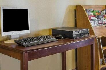 هتل Quality Inn Central Wisconsin Airport