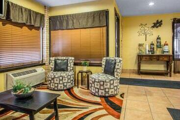 هتل Quality Inn Central Wisconsin Airport
