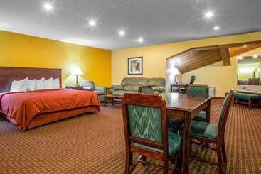 هتل Quality Inn Central Wisconsin Airport