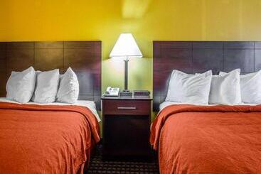 هتل Quality Inn Central Wisconsin Airport