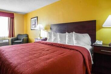 هتل Quality Inn Central Wisconsin Airport