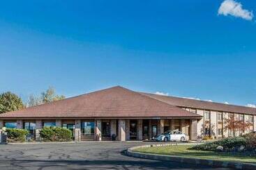 هتل Quality Inn Central Wisconsin Airport