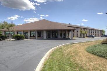 هتل Quality Inn Central Wisconsin Airport