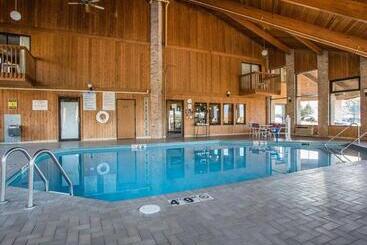 هتل Quality Inn Central Wisconsin Airport