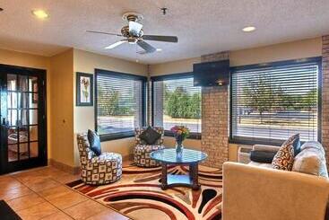 هتل Quality Inn Central Wisconsin Airport
