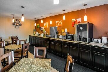 هتل Quality Inn Central Wisconsin Airport