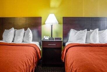 هتل Quality Inn Central Wisconsin Airport