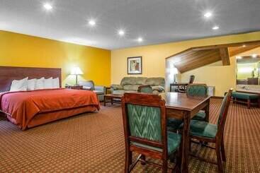 هتل Quality Inn Central Wisconsin Airport