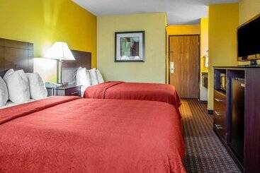 هتل Quality Inn Central Wisconsin Airport