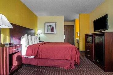 هتل Quality Inn Central Wisconsin Airport