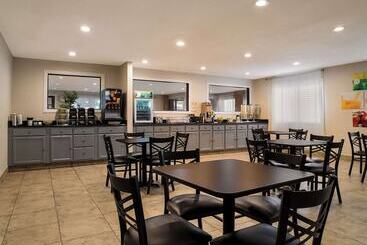 هتل Quality Inn Grand Blanc   Flint South