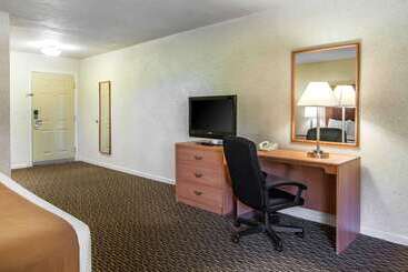 هتل Quality Inn & Suites At Coos Bay