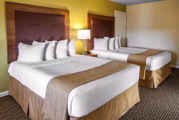 هتل Quality Inn & Suites At Coos Bay