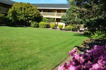 هتل Quality Inn & Suites At Coos Bay