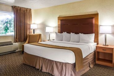 هتل Quality Inn & Suites At Coos Bay