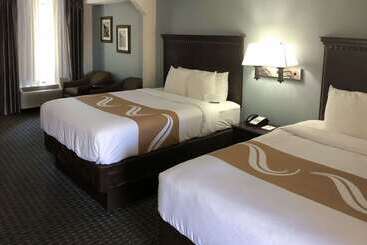 هتل Quality Inn & Suites