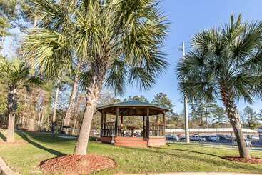 هتل Quality Inn & Suites Macon North