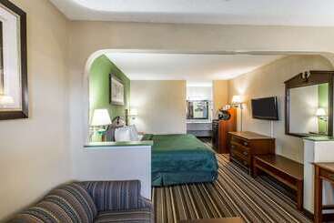 هتل Quality Inn & Suites Macon North