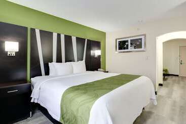 هتل Quality Suites Albuquerque Airport