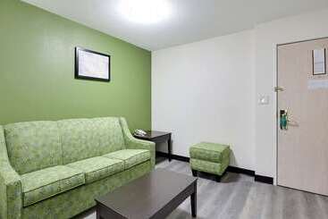 هتل Quality Suites Albuquerque Airport