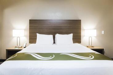 هتل Quality Suites Houston Hobby Airport