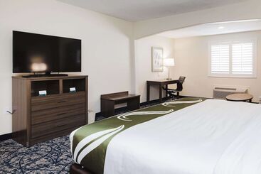 هتل Quality Suites Houston Hobby Airport