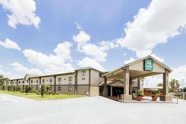 هتل Quality Suites Houston Hobby Airport