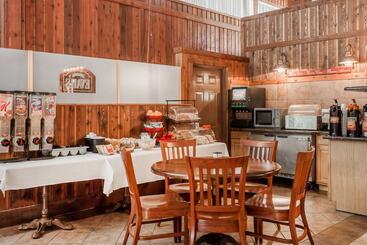 هتل Ramada By Wyndham Ely