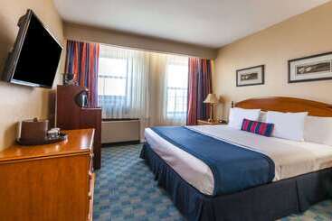 هتل Ramada By Wyndham Jersey City