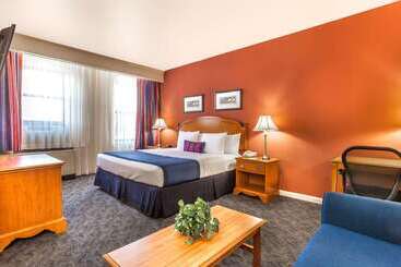 هتل Ramada By Wyndham Jersey City