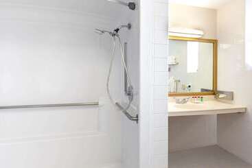 هتل Ramada By Wyndham Jersey City