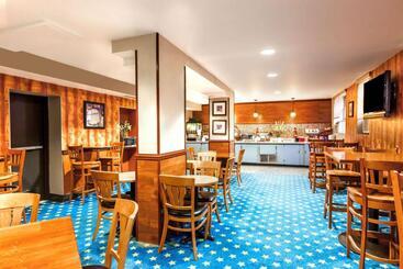 هتل Ramada By Wyndham Jersey City