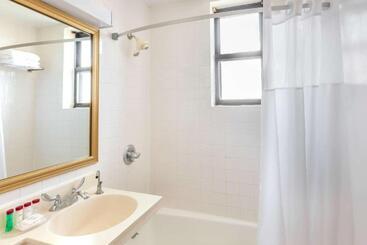 هتل Ramada By Wyndham Jersey City