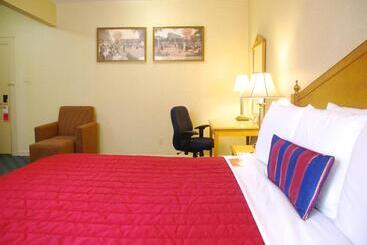 هتل Ramada By Wyndham Jersey City