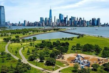 هتل Ramada By Wyndham Jersey City