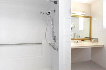 هتل Ramada By Wyndham Jersey City