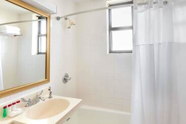 هتل Ramada By Wyndham Jersey City