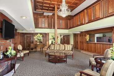 Ramada By Wyndham Saginaw Hotel & Suites