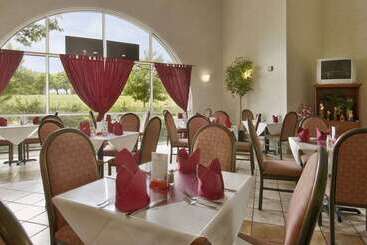 هتل Ramada By Wyndham Seatac Airport