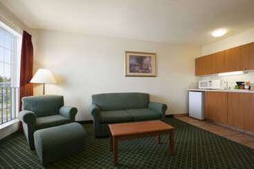 هتل Ramada By Wyndham Seatac Airport
