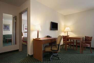 هتل Ramada By Wyndham Seatac Airport